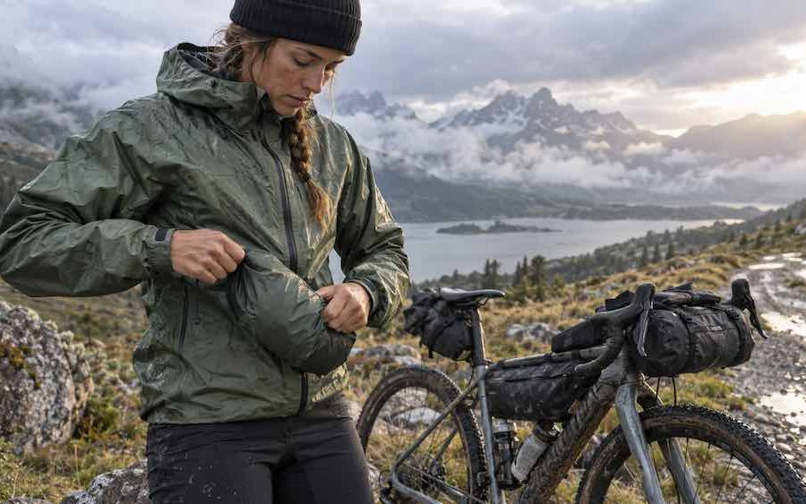 Chaquetas impermeables compactas para bikepacking, una comparativa